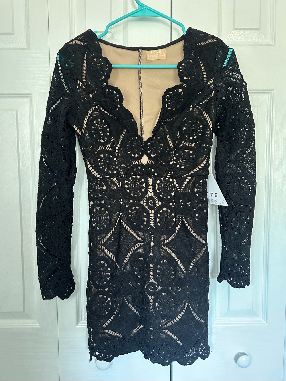 LOVE TRIANGLE Black All Over Lace V-Neck Mini Dress, Size 6 | NWT